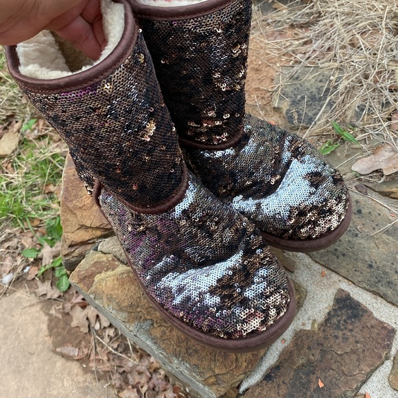 Women UGGS boots - Picture 10 of 13